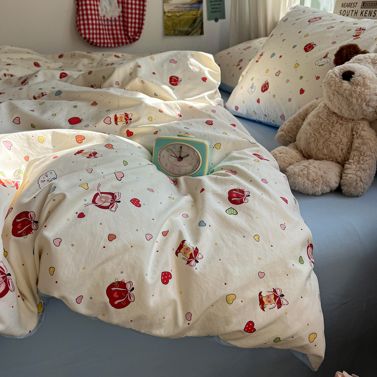 Una clase de cama ultra suave cuatro piezas de grado madre-infantil puede dormir desnudo sábanas cubierta de cama dormitorio de estudiantes tres piezas