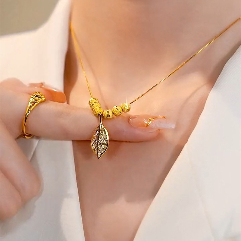 Neues Zirkonium mit Mikroeinlage, goldene Zweige, Jadeblätter, elegante und leichte Luxus-Boxkette am Schlüsselbein, Halskette mit High-End-Design_voghion.com