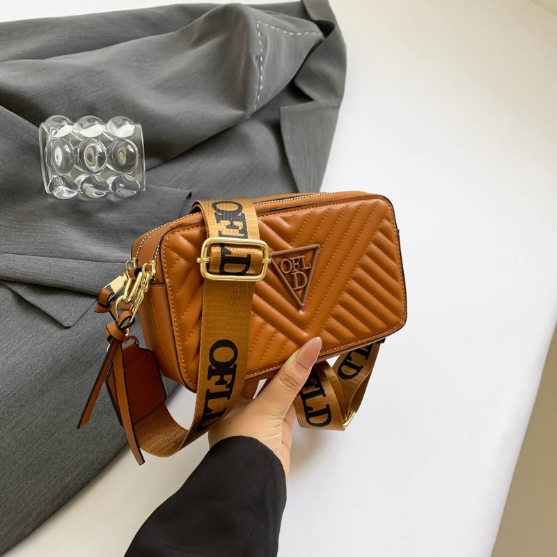 Comercio exterior transfronterizo bolso cuadrado pequeño de un solo hombro europeo y americano 2024 nuevo bolso femenino de moda de otoño bolso de cámara de mensajero casual de todo fósforo