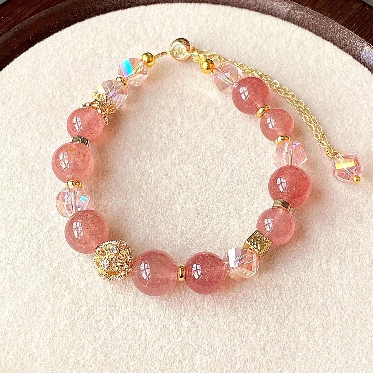 Armband mit Erdbeer-Kristallen für Damen – ein echter Hingucker! Glücksbringer-Armband mit Pfirsichblüten-Motiv, das zum Erfolg und zur Karriere beiträgt – das perfekte Geschenk für_voghion.com