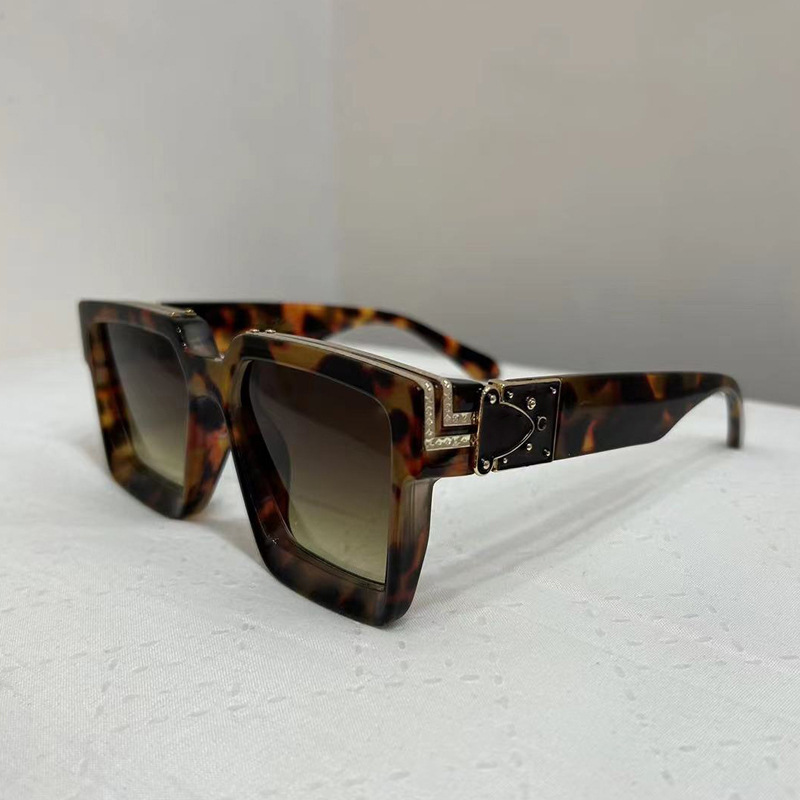 Millionaire per la street photography maschile Occhiali da sole quadrati influencer di Instagram_voghion.com