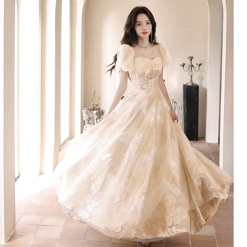 Vestido de noche francés femenino de alto nivel de lujo ligero de alto nivel de color champagne nicho de hadas velo anfitrión vestido de examen de arte vocal