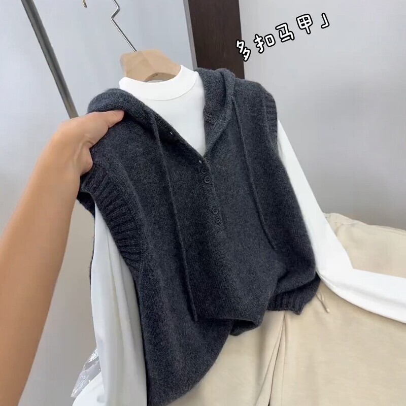 Plus-size, stylish knitted hooded vest for women, perfect for autumn, Korean-style, loose-fitting, and slimming, sleeveless sweater vest top Plus-size, stylish knitted hooded vest for women, perfect for autumn, Korean-style, loose-fitting, and slimming, sleeveless sweater vest top