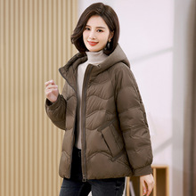 妈妈减龄短款羽绒服中年冬季宽松轻薄白鸭绒立领女款时尚保暖外套