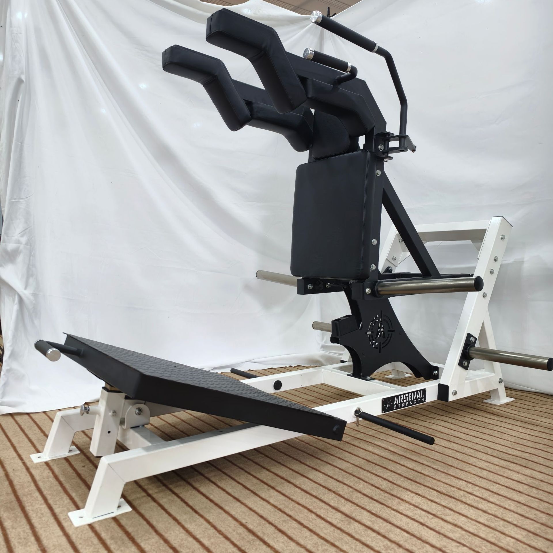 Fabricante de fuerza interior de ejercicios comerciales sentados de hombro levantado Arsenal Hack vertical pedaleos de fuerza completa