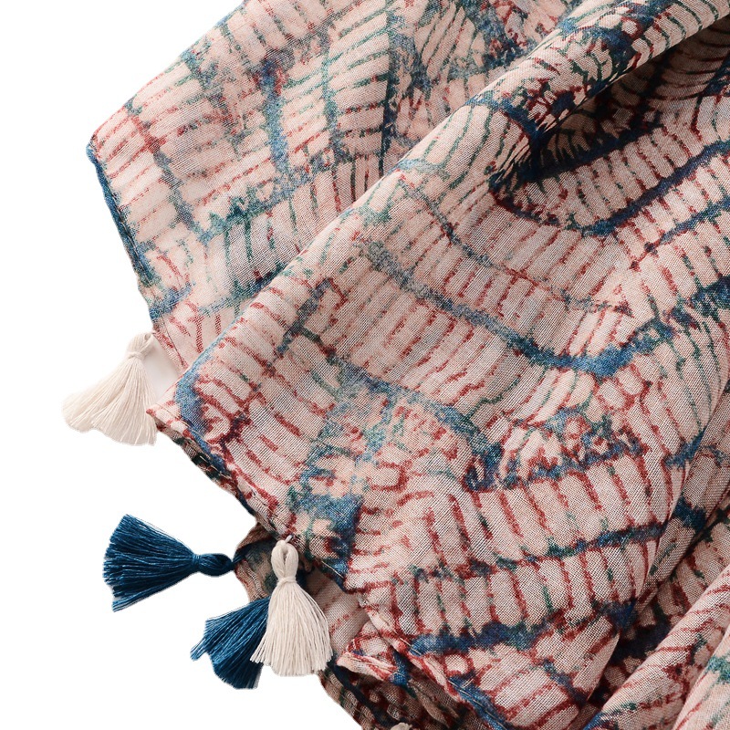 Comercio exterior transfronterizo color rombo impresión geométrica simple y elegante bohemio viaje protector solar chal algodón y lino sensación bufanda de seda