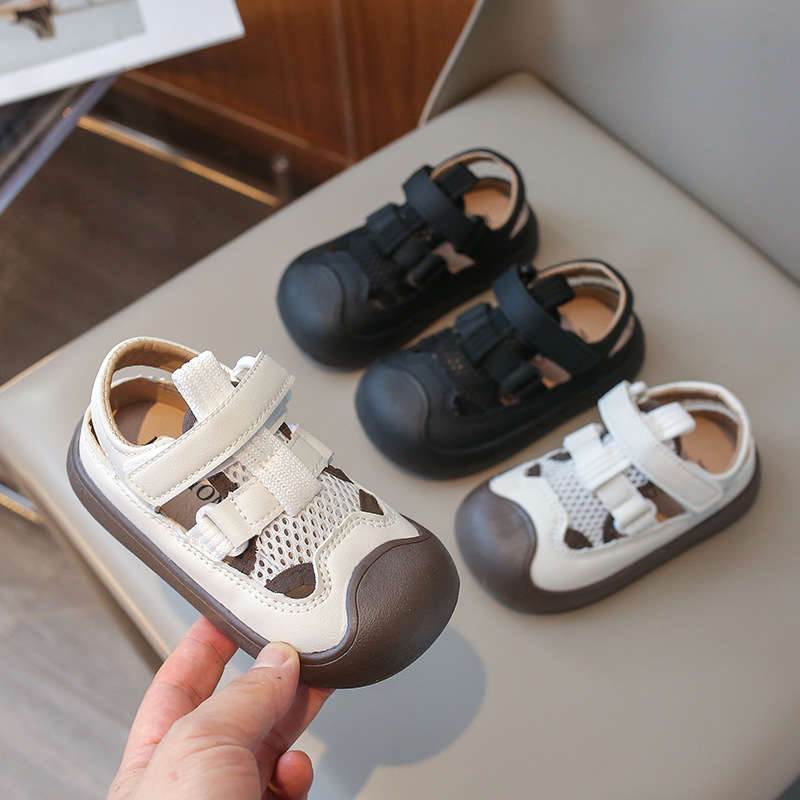 Baotou sandalias para niños 2025 verano nuevo bebé zapatos para niños zapatos transpirables de malla coreana sola suave