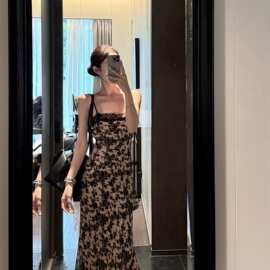 黑花蕾丝拼接碎花吊带连衣裙女性感复古长裙修身显瘦修身性感裙