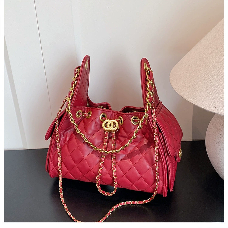 One-shoulder bag, quilted diamond pattern, chain strap, 26×14×20 cm
