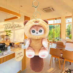 かわいい変装アライグマのキーホルダー