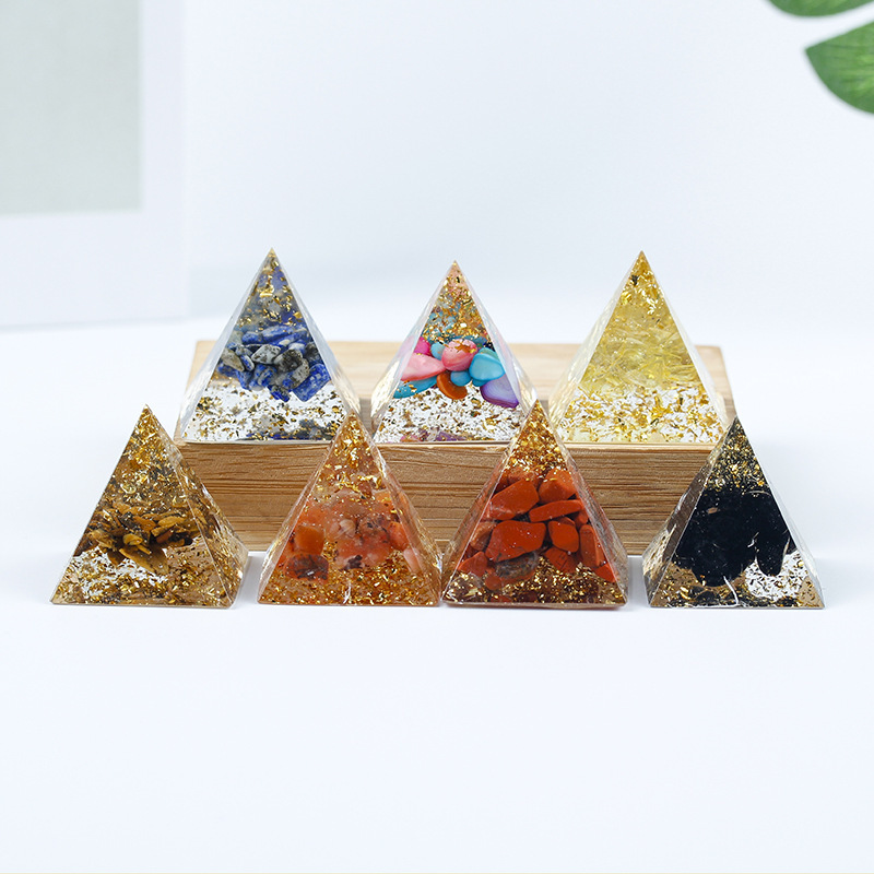 1个水晶碎石摆件金字塔三角形环氧树脂滴胶桌面小摆件节日礼物3cm