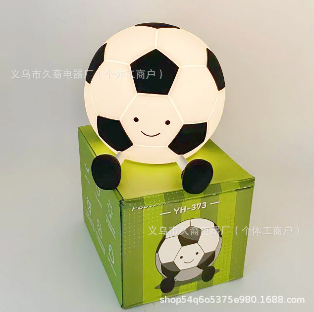 足球夜灯儿童床头拍拍硅胶生日灯婴儿小夜灯送创意足球睡眠卧室灯