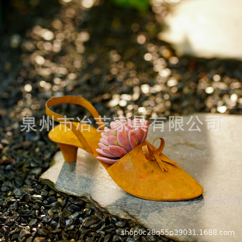 国境を越えた人気の錆びたクリエイティブなハイヒールの花かご、屋外装飾用の花かご、模擬ハイヒールの花かご|undefined