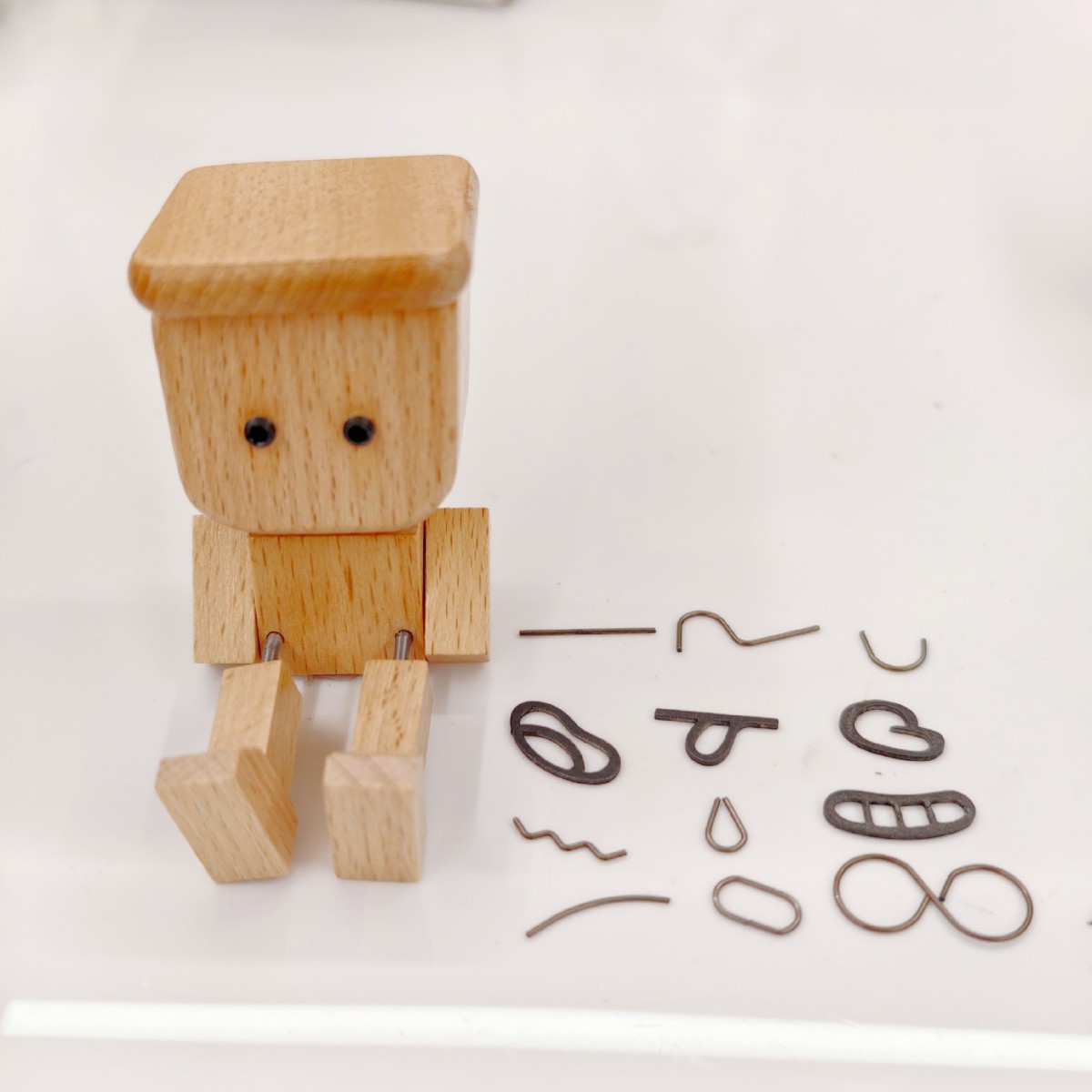 Salida de aire de coche clip de aromaterapia colgante de madera clip de perfume de nogal negro decoración de coche expansión de madera de incienso dibujos animados