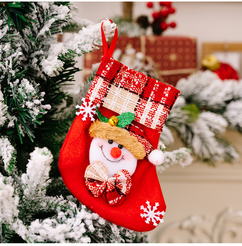 Natal Novas decorações de Natal Floco de neve com sinos Meias de desenho animado Velho boneco de neve Alce Meia de Natal Sacola de presente_voghion.com