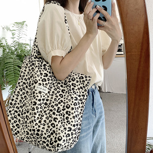 [Spot] 28101 vintage leopard print canvas bag female students large capacity leisure portable shoulder bag women