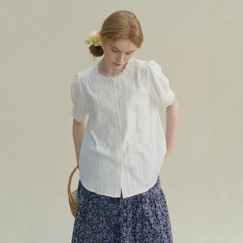 Round Neck Embroidered Shirt with Cutout Cuffs and Lace, French Pastoral Style, Simple Design Round Neck Embroidered Shirt with Cutout Cuffs and Lace, French Pastoral Style, Simple Design