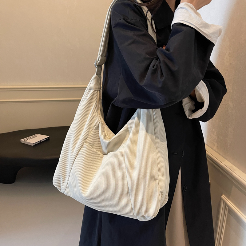 Bolsos Bolsos para mujer Bolsos especiales de gran capacidad 2024 otoño e invierno nuevo bolso bandolera salvaje bolso de tela para estudiantes de clase