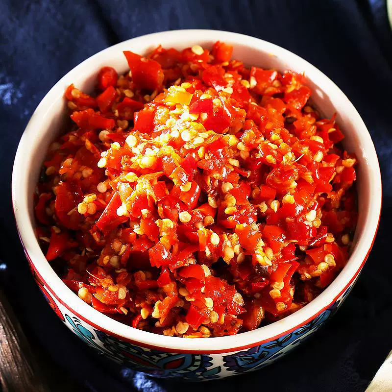 Большая бочка из хунаньского фермерского дома, измельченный перец, чеснок, измельченный соус чили, коммерческий острый просо, острый хунаньский кухонный кейтеринг, безмасляный цветной перец