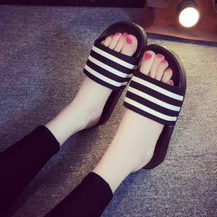 �¿���ЬŮ��ԡ�ҾӼ���H���Û���ЬŮ����ڰ����l�Uһ������