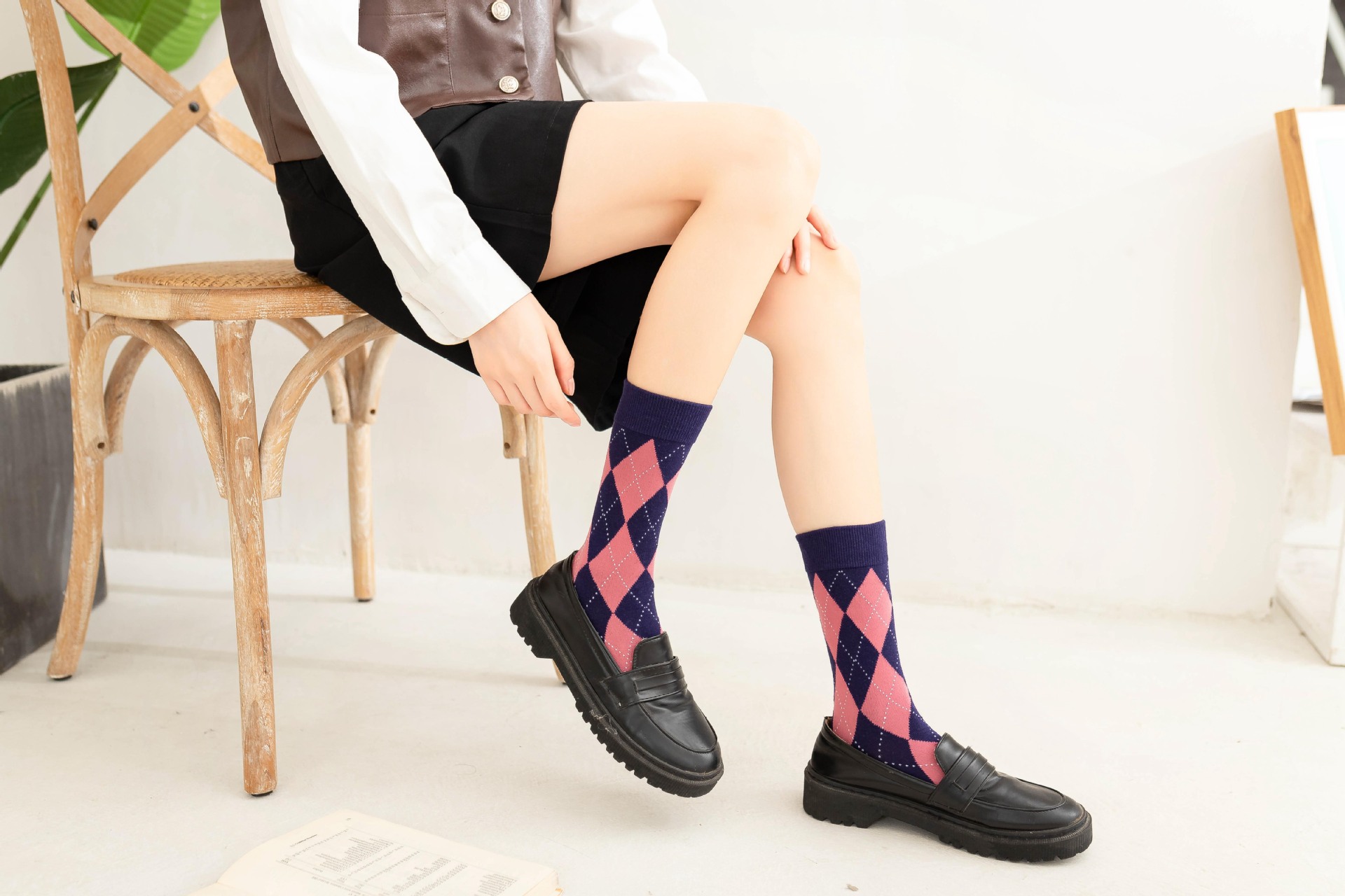 Retro Diamond Lattice Socks Tube Socks Pure Cotton Autumn And Winter Rhombic Stockings display picture 7