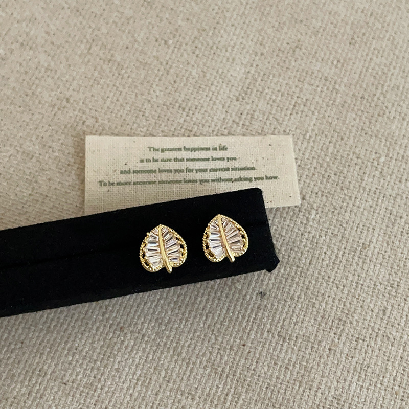 Pendientes de botón con perla y circonitas para mujer diario_voghion.com