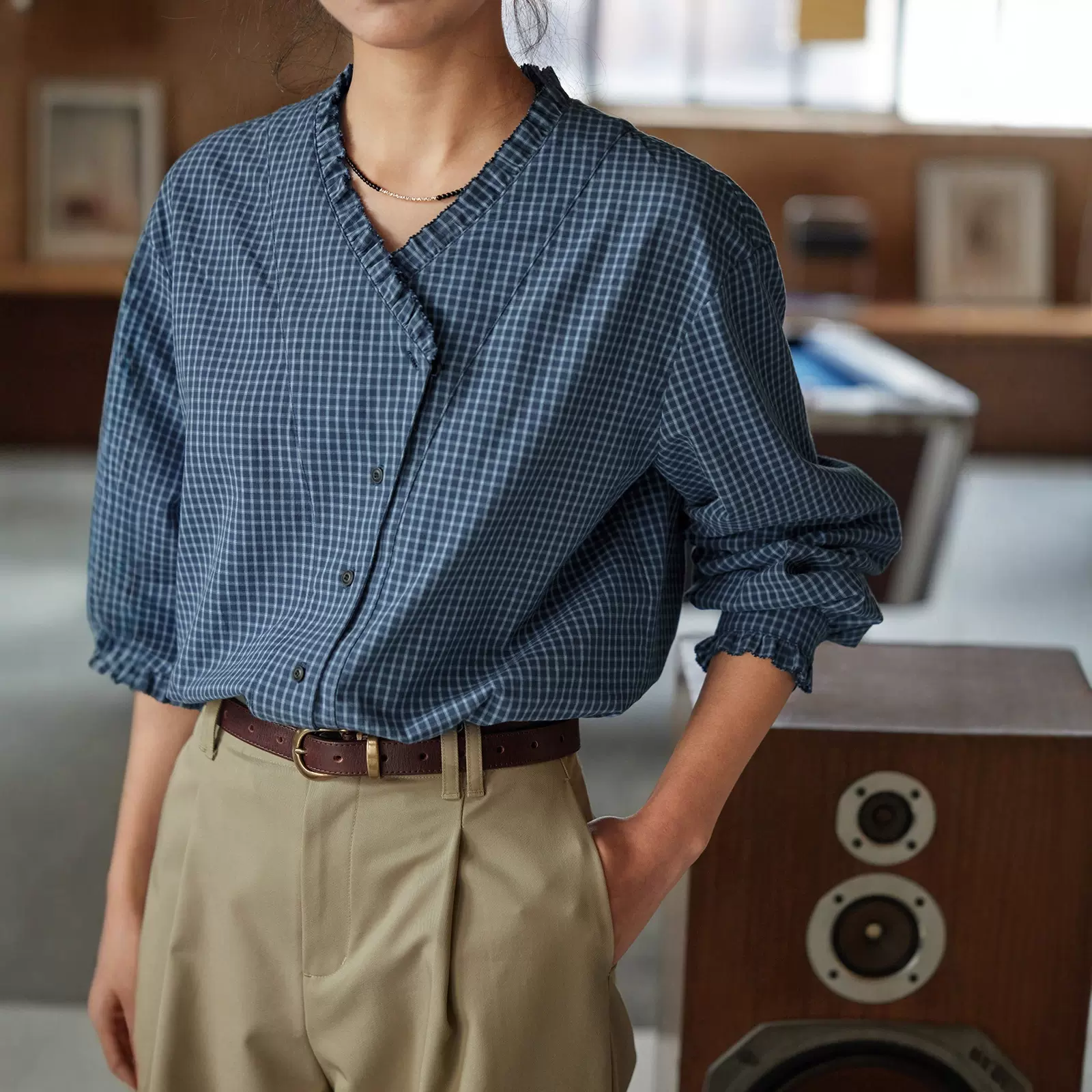 女士衬衫法式复古格子v领荷叶边长袖上衣女春秋季新款衬衣C0817