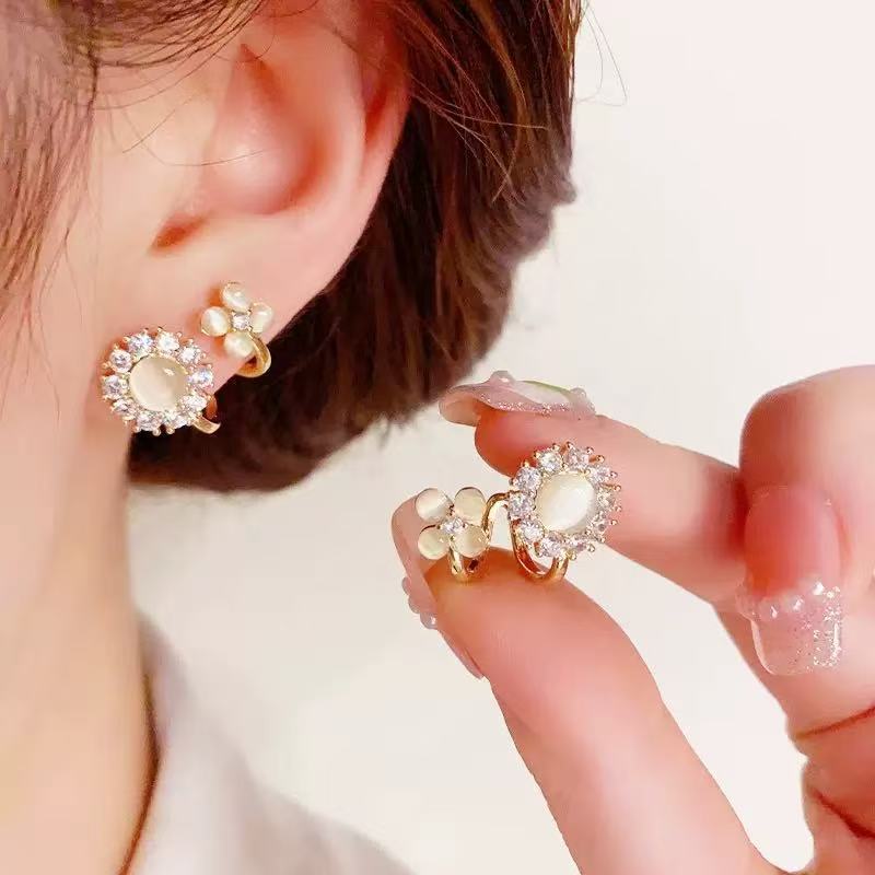 High-End Fashion Light Luxury Cat's Eye Stone Earrings for Women, Niche Design Earrings, Simple and Versatile Ear Accessories