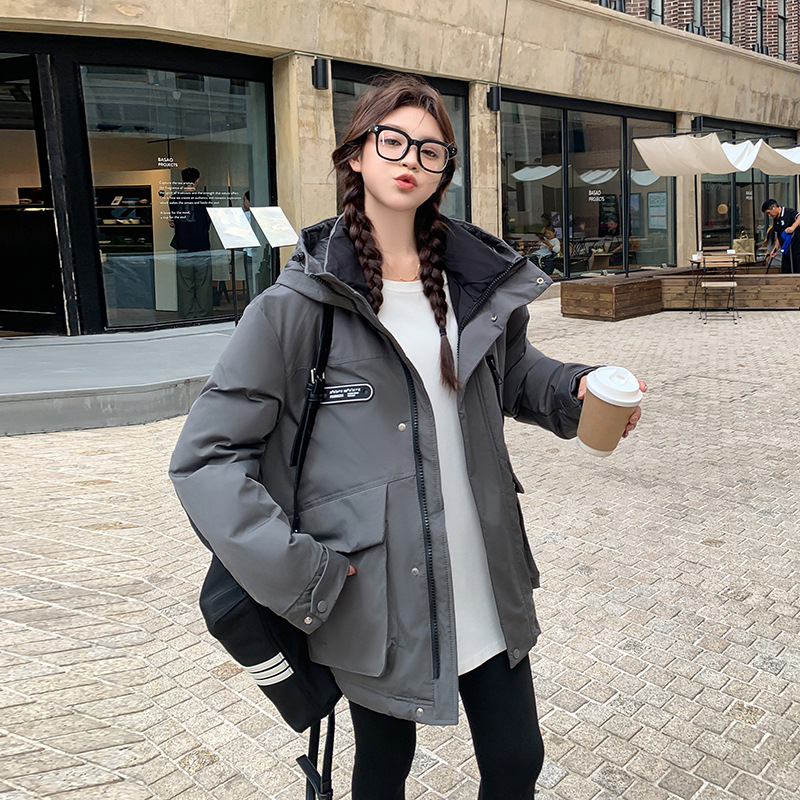 Ropa de asalto, ropa de algodón de pluma, ropa de algodón, ropa de invierno para mujeres 2025, nueva chaqueta de algodón de herramientas, superando la tendencia de chaqueta con capuzas