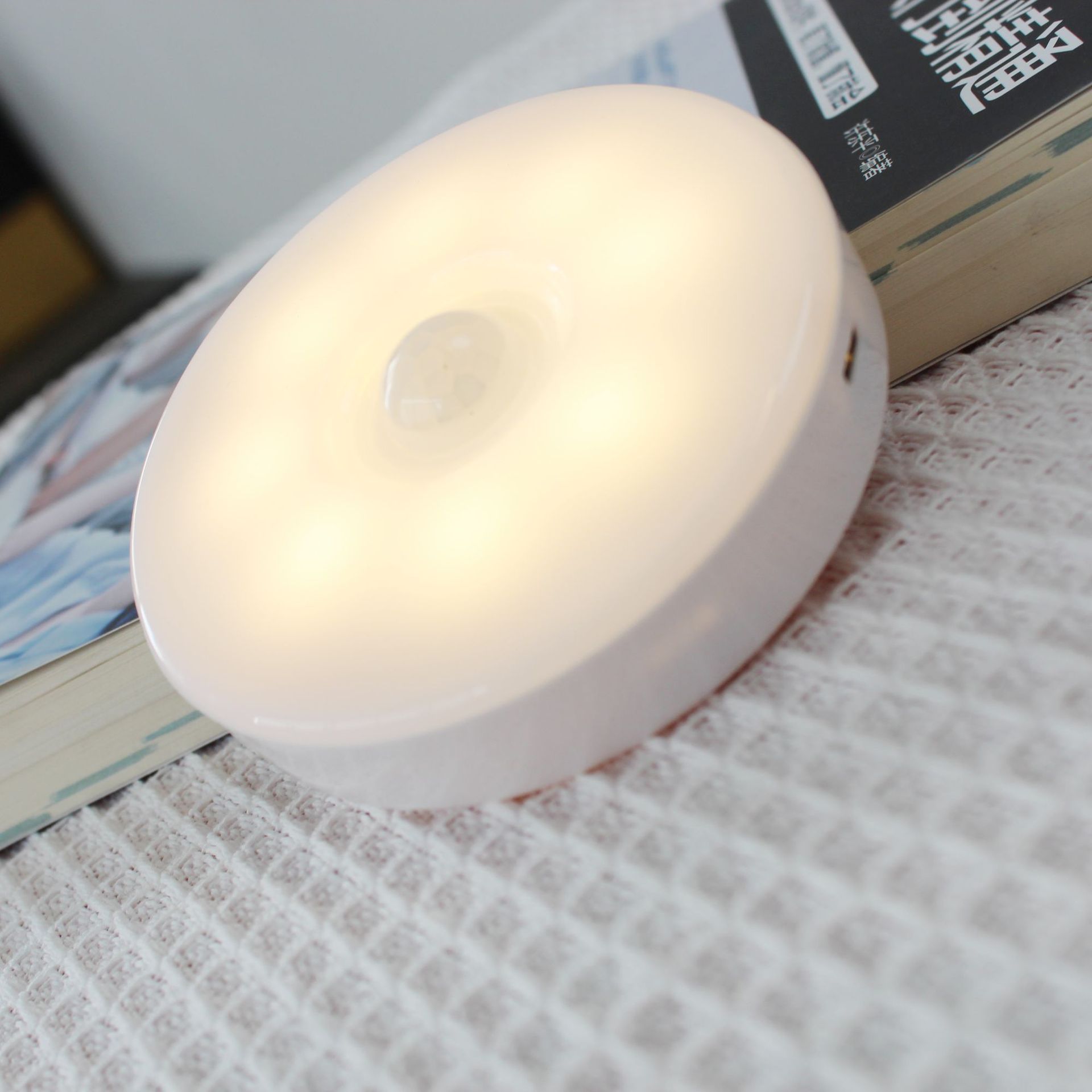 会自己开灯的超薄智能人体感应小夜灯开关款 人走缓灭 usb充电|ms