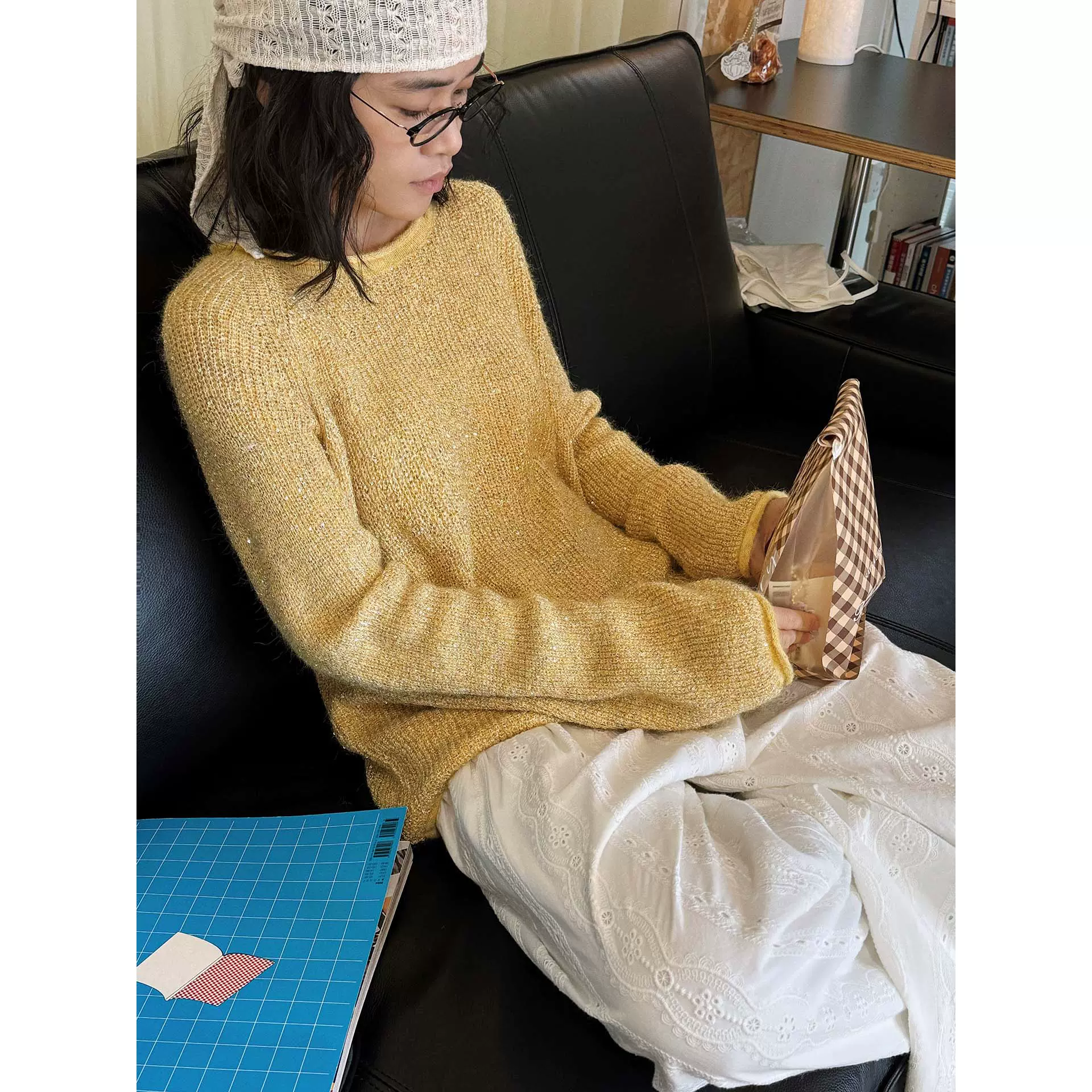 卢浮春季新款韩版时髦慵懒风圆领珠片细闪羊毛毛衣宽松廓形上衣女