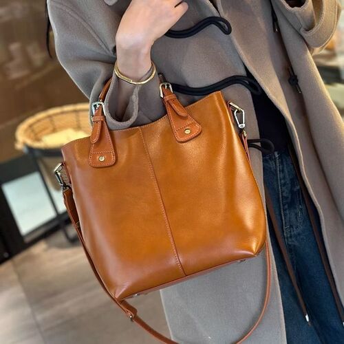 Bucket Bag Women's Large Capacity Bag New  Autumn Tote Bag Hand-held Shoulder Bag Genuine Leather Women's Bag Commuting Bag
