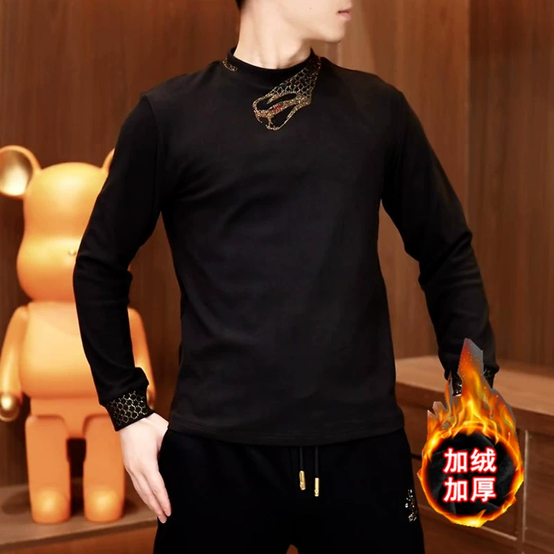 2025 Jin Kui Snake Нижняя рубашка для мужчин с длинными рукавами мода повседневная тенденция тонкое тело осень-зима дикий воротник с высоким воротником зимой легкая роскошь