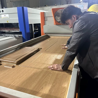 门芯板免拉手背板真空覆膜机自动恒温裁切浴室防潮门圆弧家具吸塑
