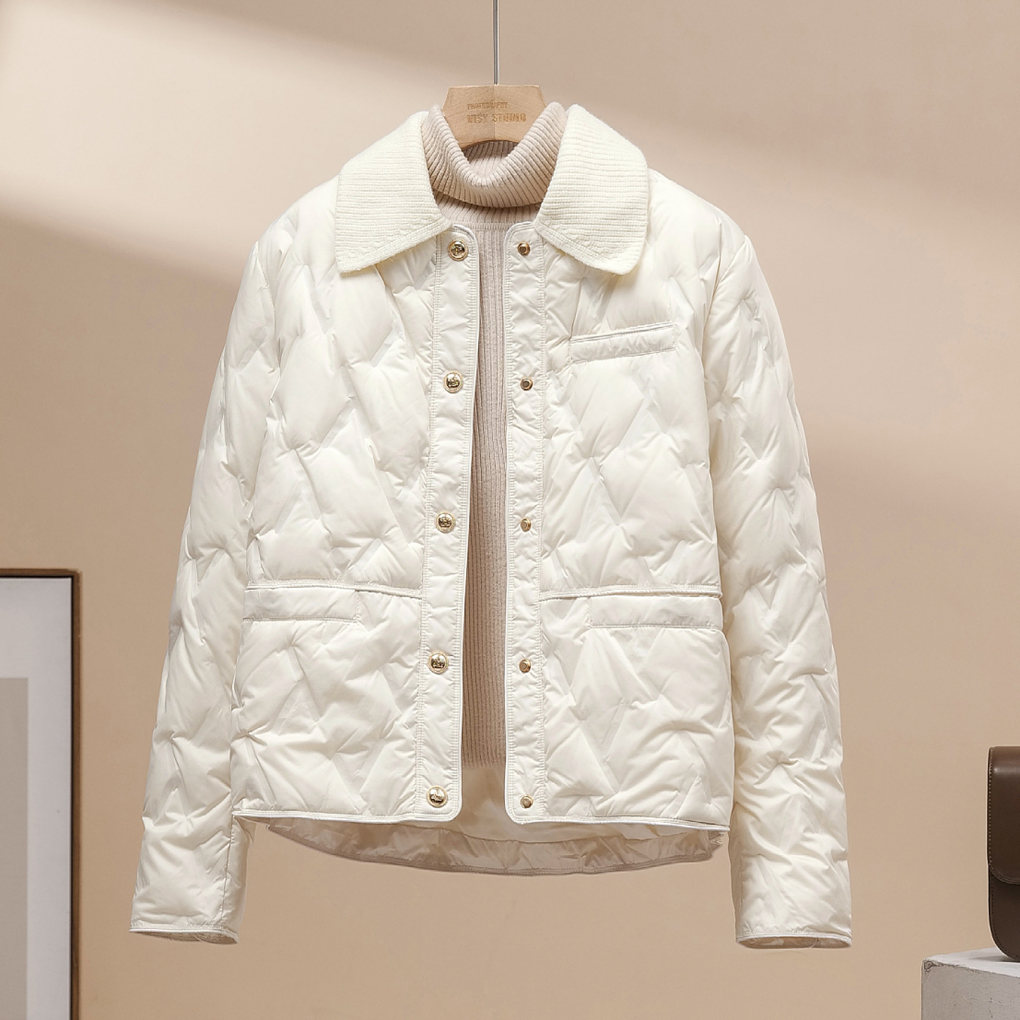 Casual, Fashionable, Lightweight down Jacket for Women, Short Style, 2025 Winter New Style, Casual Elegant, Small Fragrance Style Hot Style Jacket