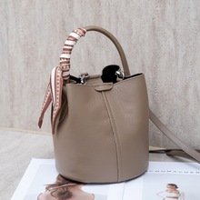 跨境真皮大容量水桶包韩版斜挎简约头层牛皮自然摔女包手提斜挎包