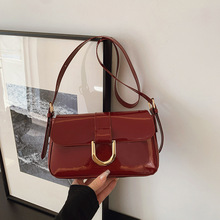 2025韩版高级感包包女复古酒红色马蹄扣时尚手提腋下包单肩斜挎包