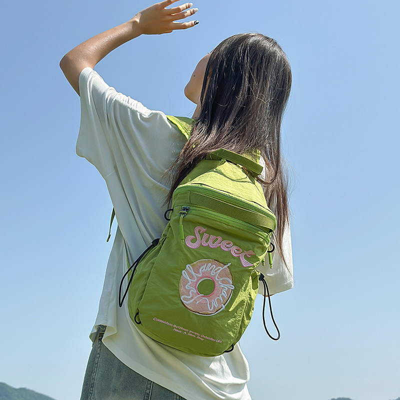 小型軽量ドーナツ刺繍巾着バッグ、小さくて可愛らしいリュックサック、アウトドア旅行やレジャーに最適なバックパック|undefined