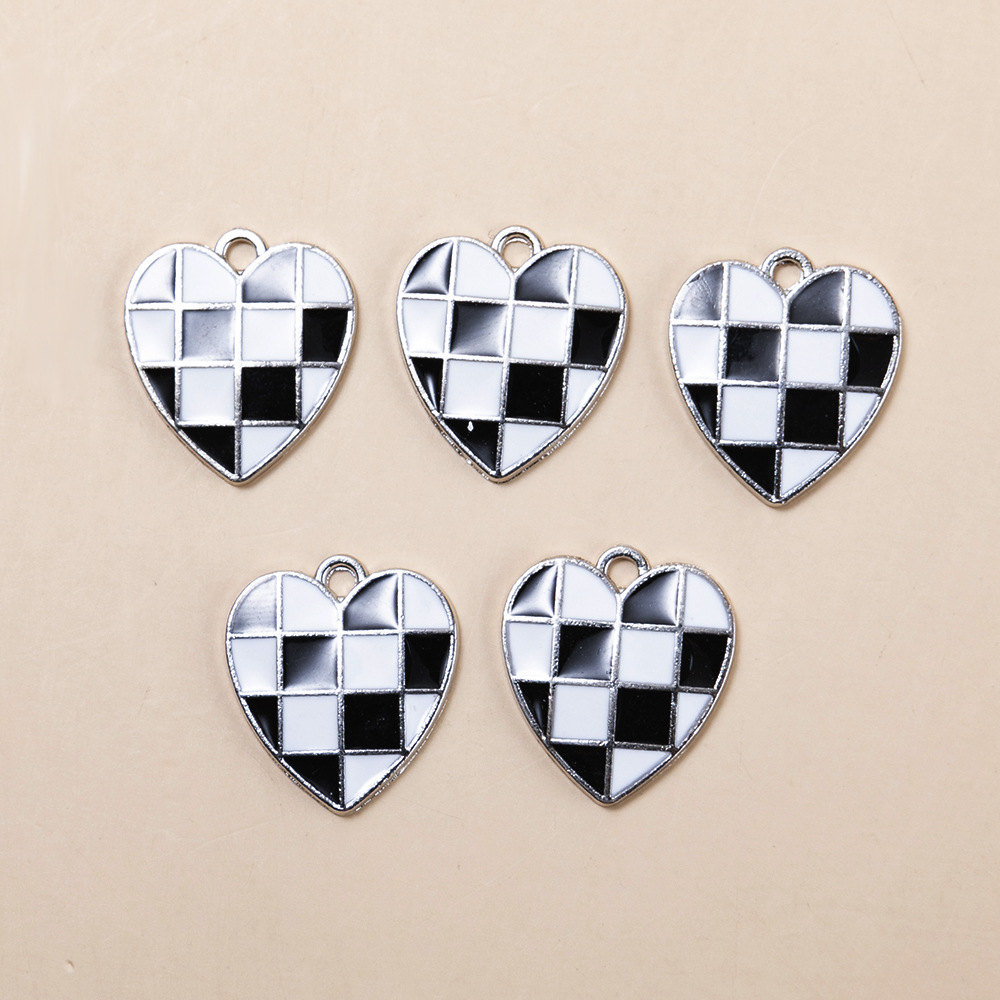 10 Pieces Simple Style Heart Shape Checkered Alloy Enamel Pendant Jewelry Accessories display picture 8