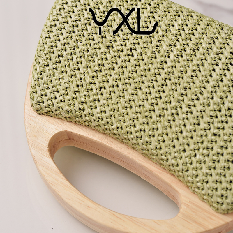 2025 nuevo bolso de mujer con clip de madera maciza tejido de paja bolso de verano de vacaciones junto al mar pequeño bolso de mujer fresco venta caliente transfronteriza