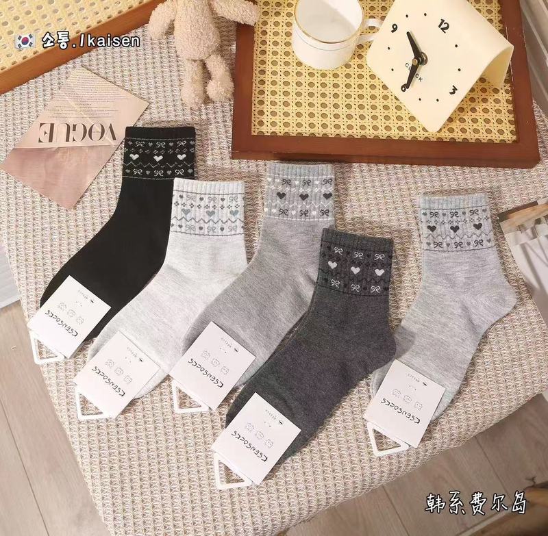 费尔岛凯森秋冬新款女士泡泡纺织燕麦系卡通学生学院风运动棉袜|undefined