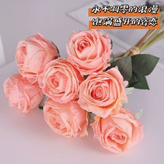 フランスのバラの花をシミュレーションして、ヨーロッパ式の結婚祝いの撮影道具を作ります。