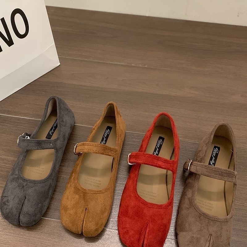 Zapatos Retro Mary Jane para mujeres 2026 primavera nuevo estilo francés suave nicho de camisa de dedos de pezuña plana zapatos de noche