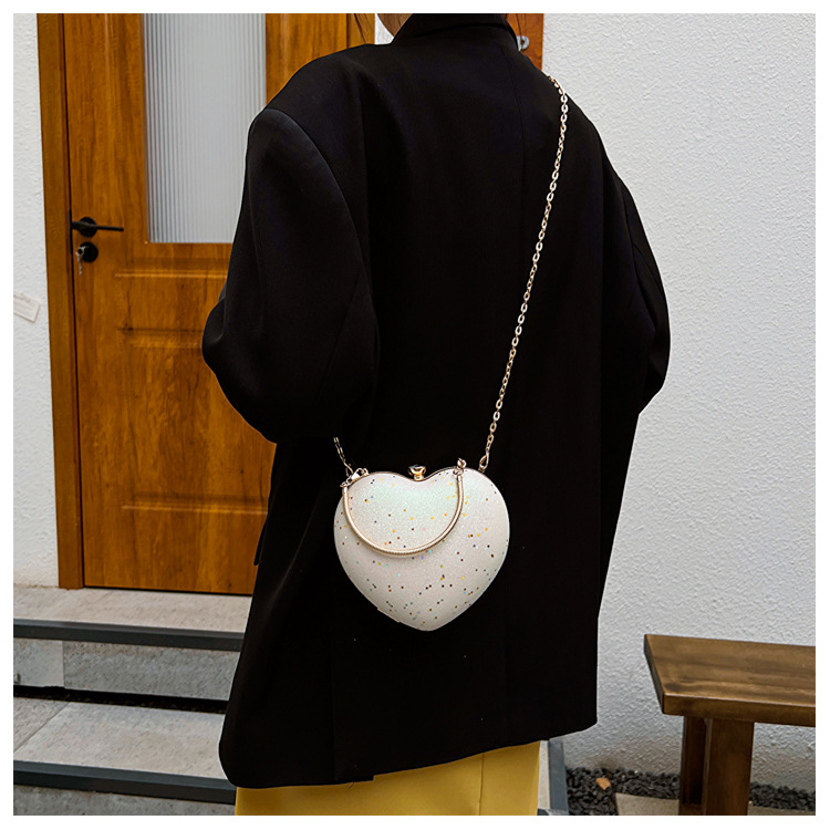امرأة صغير جلد غير حقيقي شكل القلب ملابس الشارع على شكل قلب قفل حقيبة المساء display picture 4