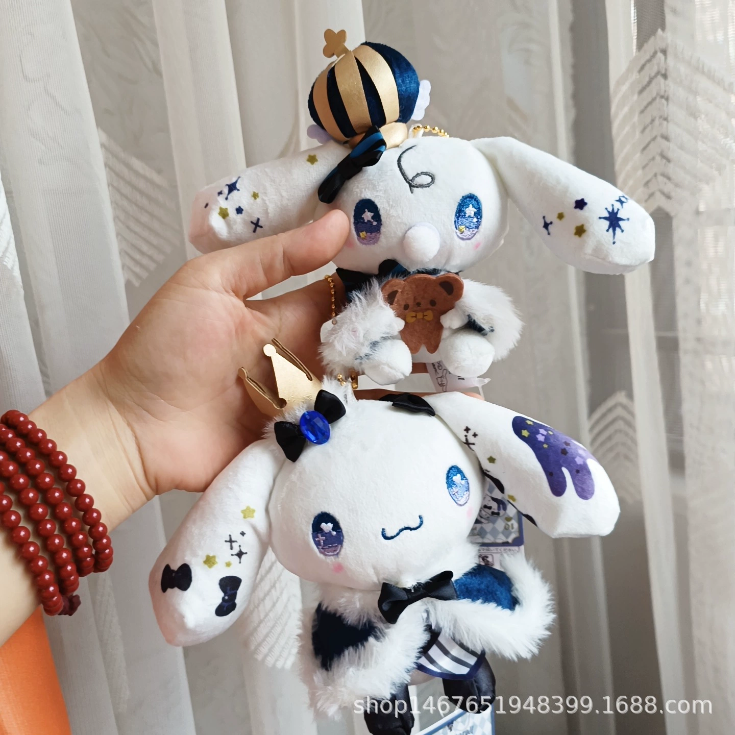 Плюшевая подвеска (Sanrio) Dolly Mix с короной и плащом, большойухая собачка, мягкий брелок