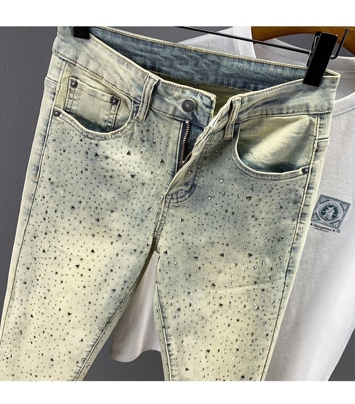 Jeans slim fit uomo in stile retro con strass ed elasticizzate_voghion.com