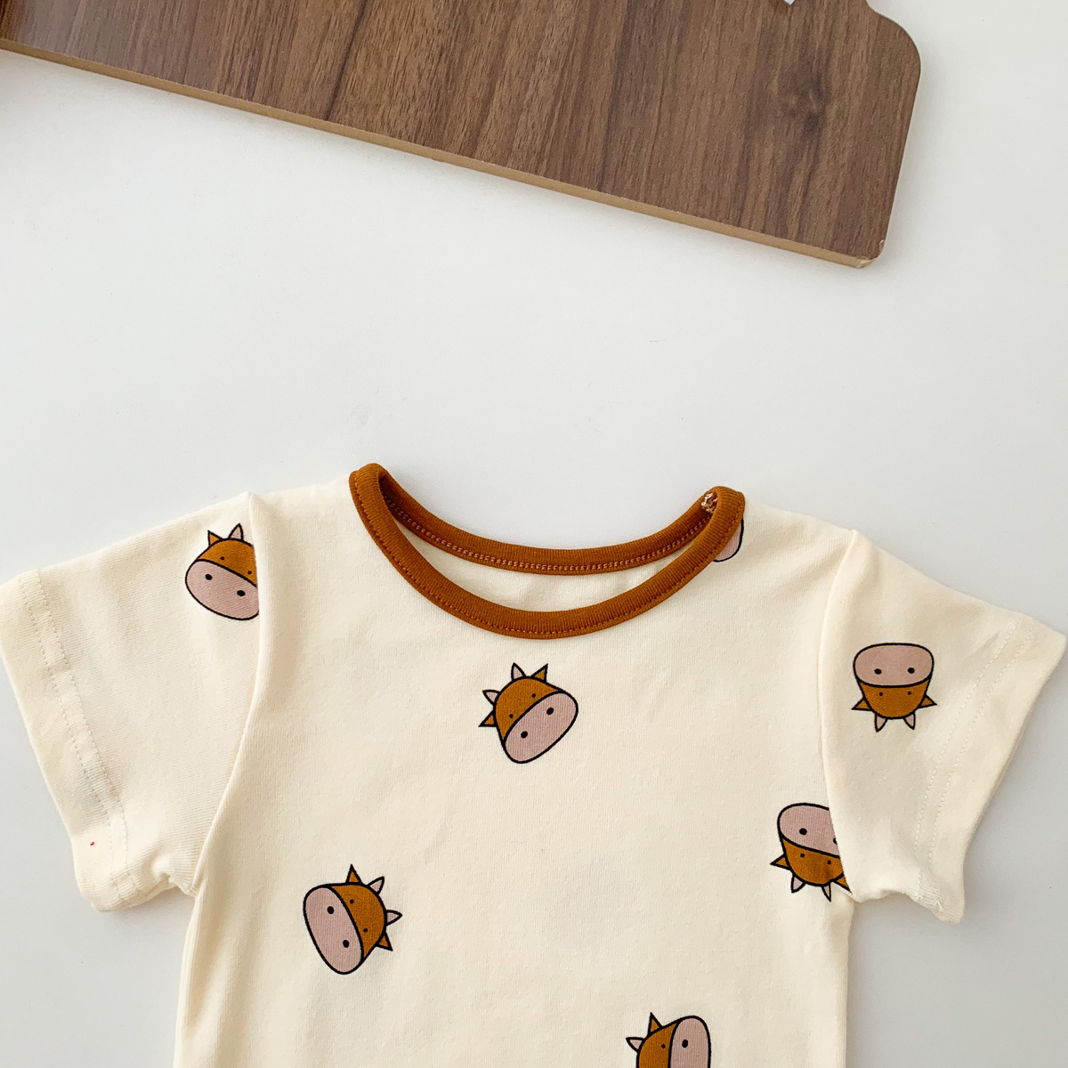 Cartoon Calf Short-sleeved One-piece Romper Thin Round Neck Pullover Baby Romper display picture 5