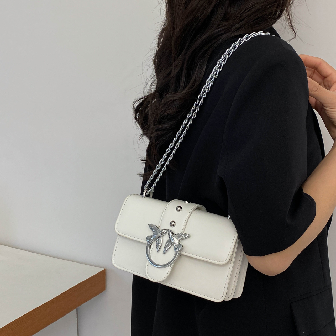 quality retro classic fashionable one-shoulder bag
