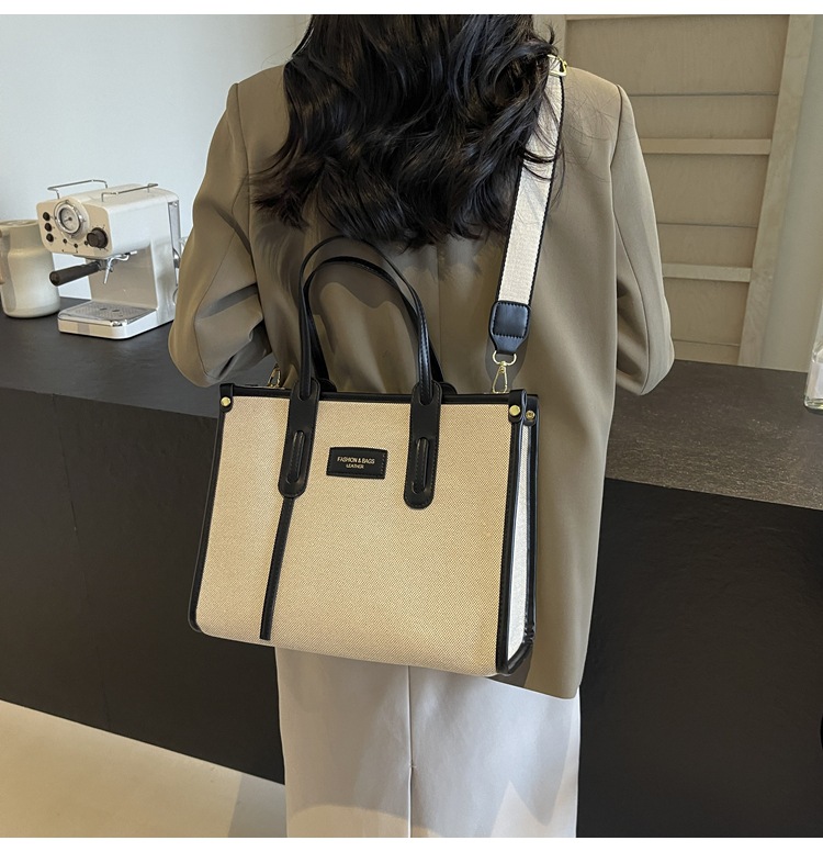 A new 2024 popular and versatile crossbody bag for women's commuting, a stylish tote bag undefined
