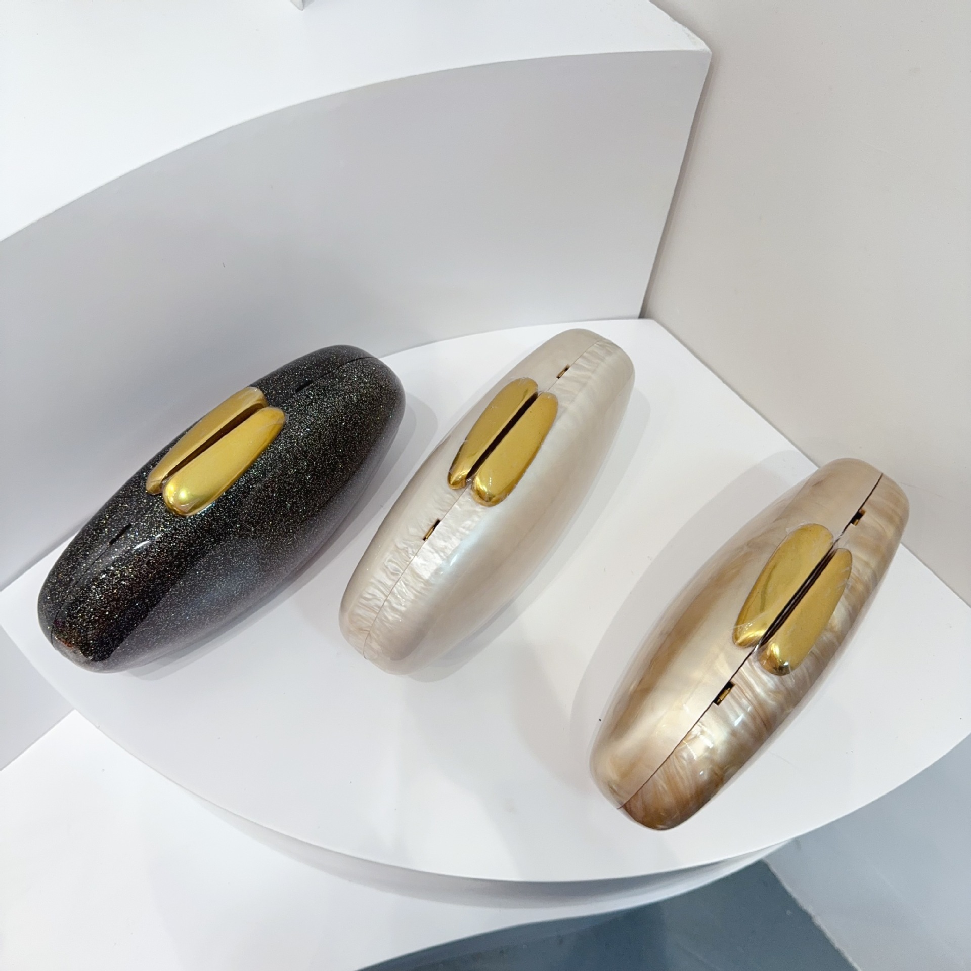 Nuevo paquete de cena de mujeres europeas y americanas transfronterizas un hombro inclinado en forma de concha acrílica bolsa de moda de boda vestido de noche mano